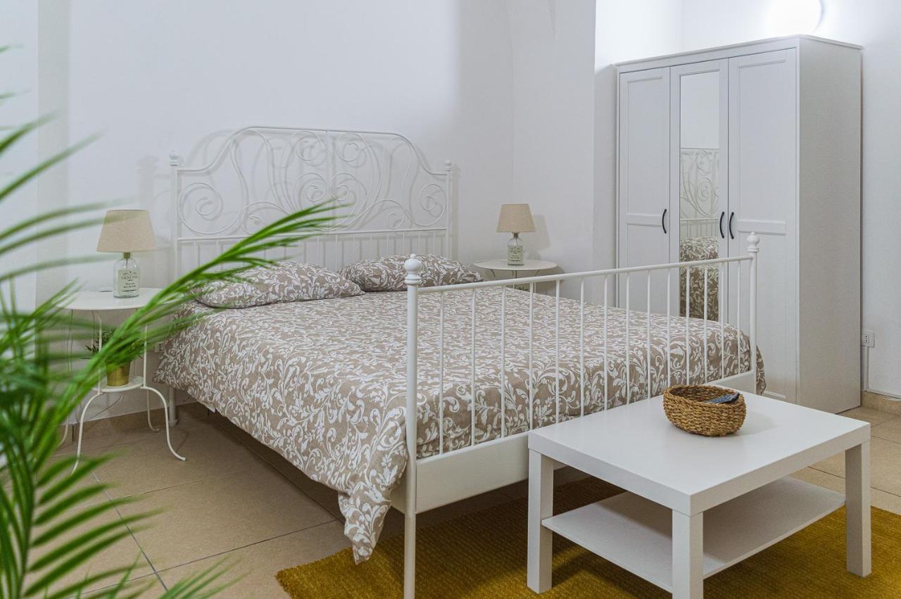 Agathe Guest House คาตาเนีย ภายนอก รูปภาพ